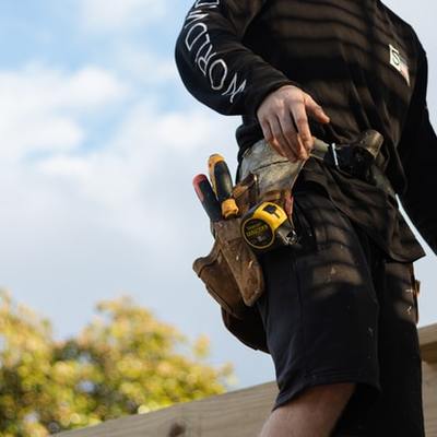 Pose de clôture de jardin : pourquoi faire appel à un artisan ?
