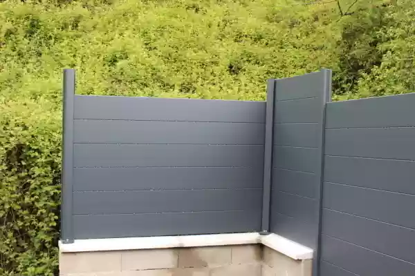 Comment installer une clôture en aluminium simplement ?